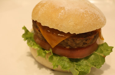 米粉のチーズバーガー